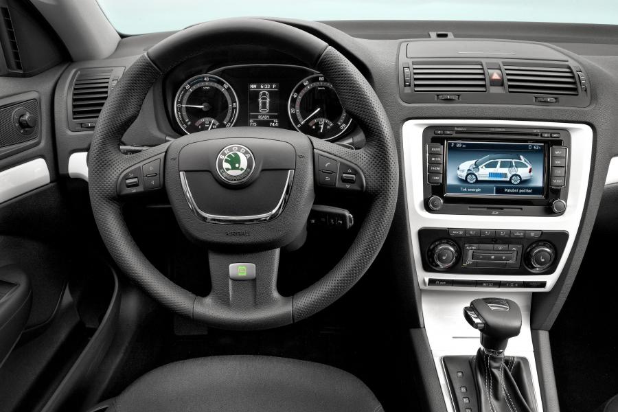  Skoda Octavia Green E-Line 2012 года  (фото 2 из 13)